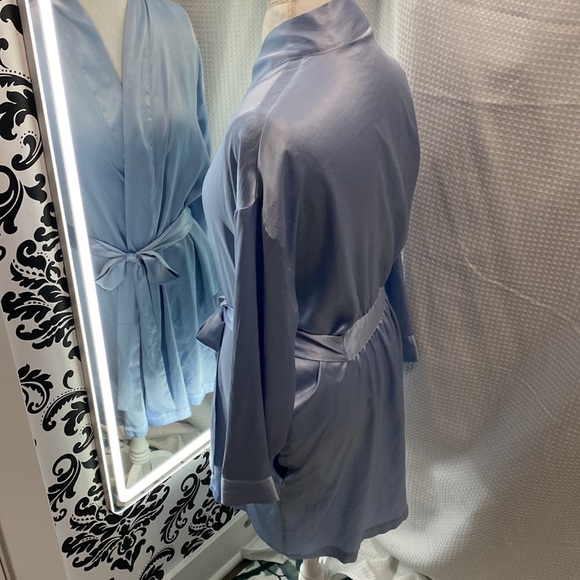 Victoria’s Secret Satin Robe - Picture 5 of 9